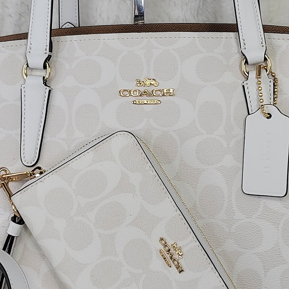 Coach Handbags - Coach SET 2 PCS Signature Shoulder Bag Purse Handbag + Wallet NWT